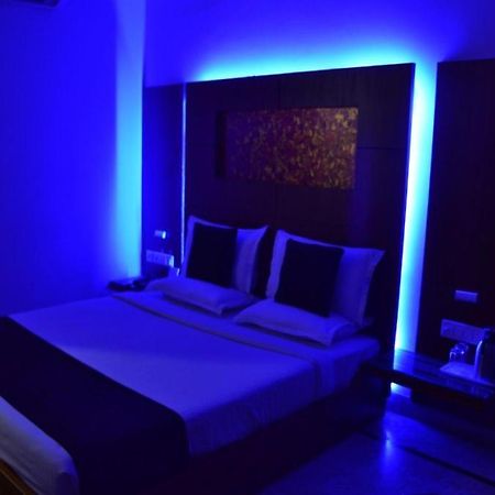 Hotel Basera Brij Bhoomi Vrindāvan Exteriör bild