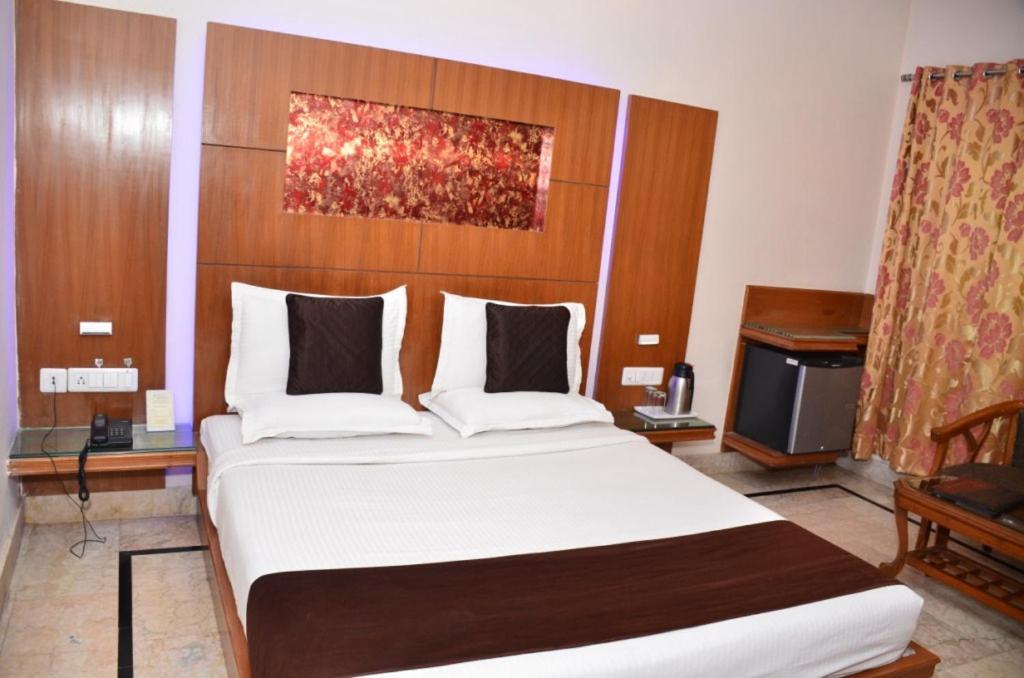 Hotel Basera Brij Bhoomi Vrindāvan Exteriör bild