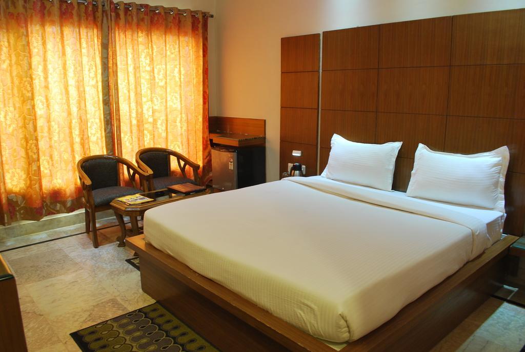 Hotel Basera Brij Bhoomi Vrindāvan Rum bild