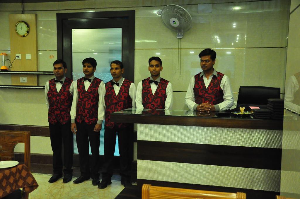 Hotel Basera Brij Bhoomi Vrindāvan Exteriör bild