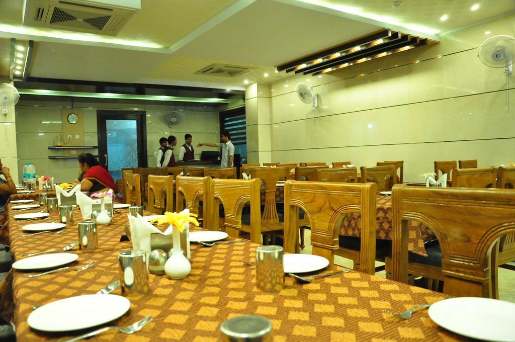 Hotel Basera Brij Bhoomi Vrindāvan Exteriör bild
